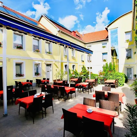 Korona Wellness, Rendezveny Es Borszalloda Eger