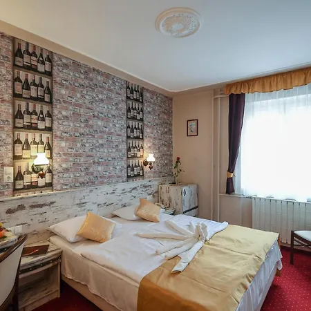 Hotel Korona Wellness, Rendezveny Es Borszalloda
