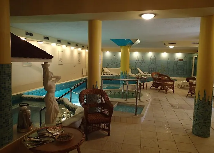 Korona Wellness, Rendezveny Es Borszalloda