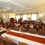 Korona Wellness, Rendezveny Es Borszalloda