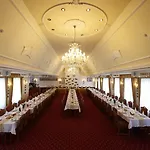 Korona Wellness, Rendezveny Es Borszalloda Hotel