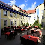 Korona Wellness, Rendezveny Es Borszalloda