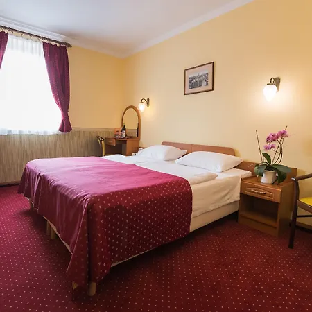 Korona Wellness, Rendezveny Es Borszalloda Hotel