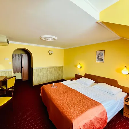 Hotel Korona Wellness, Rendezveny Es Borszalloda