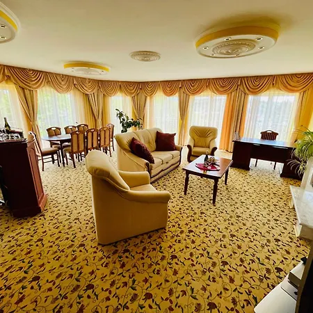 Korona Wellness, Rendezveny Es Borszalloda Hotel