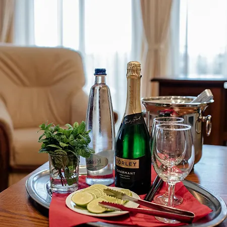 Korona Wellness, Rendezveny Es Borszalloda Hotel