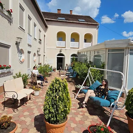 Korona Wellness, Rendezveny Es Borszalloda Hotel