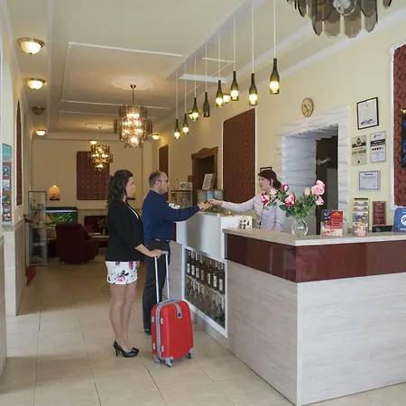 Hotel Korona Wellness, Rendezveny Es Borszalloda