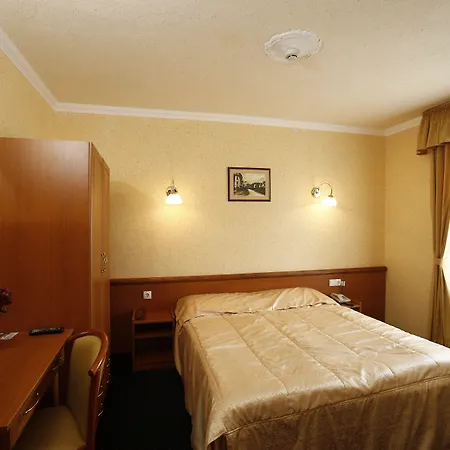 Korona Wellness, Rendezveny Es Borszalloda