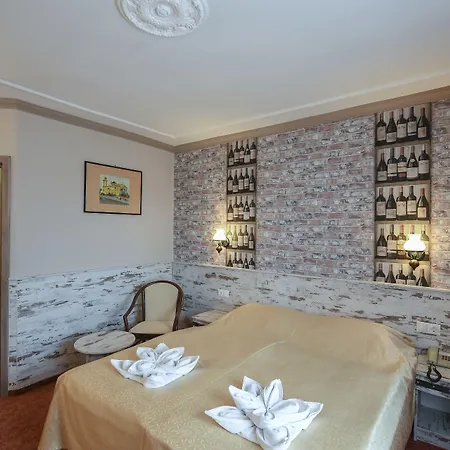 Korona Wellness, Rendezveny Es Borszalloda 4* Eger