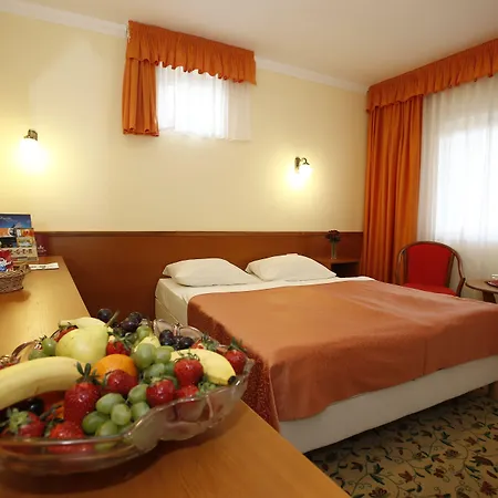 Korona Wellness, Rendezveny Es Borszalloda Eger