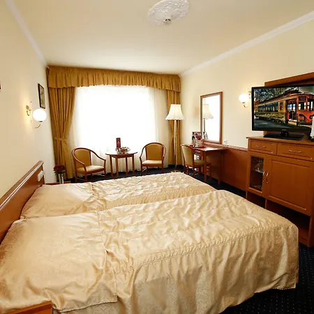 Korona Wellness, Rendezveny Es Borszalloda Έγκερ