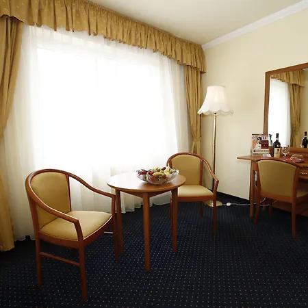 Korona Wellness, Rendezveny Es Borszalloda 4* Eger