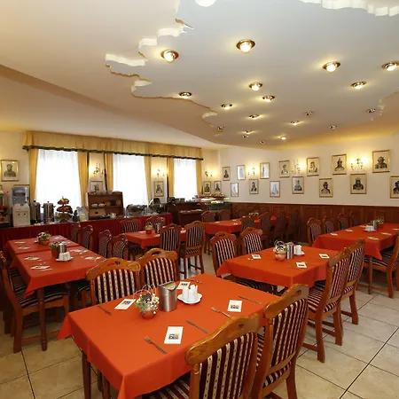 Korona Wellness, Rendezveny Es Borszalloda Έγκερ