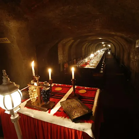 Korona Wellness, Rendezveny Es Borszalloda