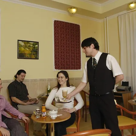 Hotel Korona Wellness, Rendezveny Es Borszalloda Eger