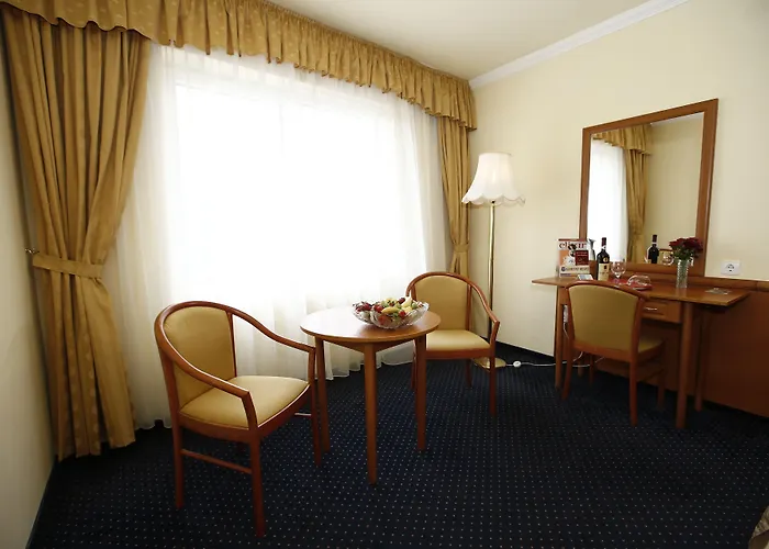 Korona Wellness, Rendezveny Es Borszalloda 4* Eger