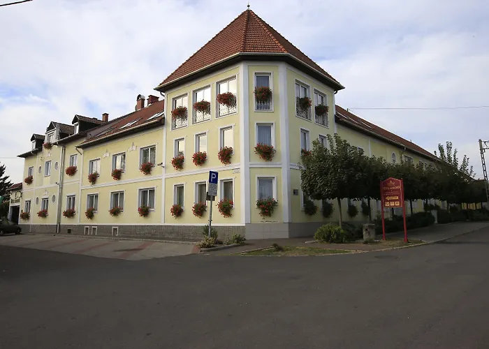 Korona Wellness, Rendezveny Es Borszalloda Eger