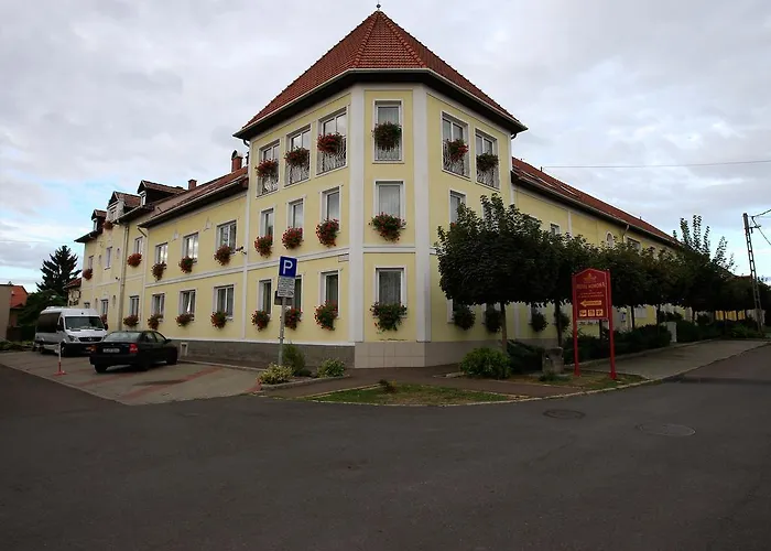 Korona Wellness, Rendezveny Es Borszalloda Eger