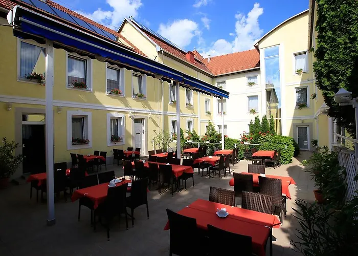 Korona Wellness, Rendezveny Es Borszalloda